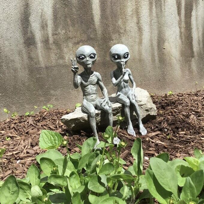 【Last Day 50% OFF】Outer space alien garden statue