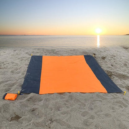 Lightweight sandless beach mat