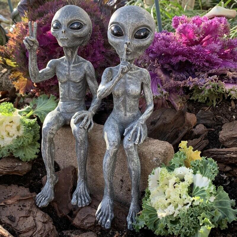 【Last Day 50% OFF】Outer space alien garden statue