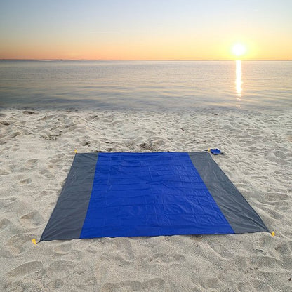 Lightweight sandless beach mat