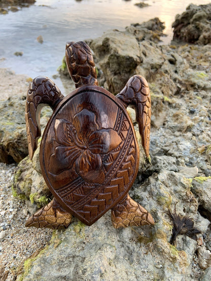 Hawaiian Turtle Woodcarving