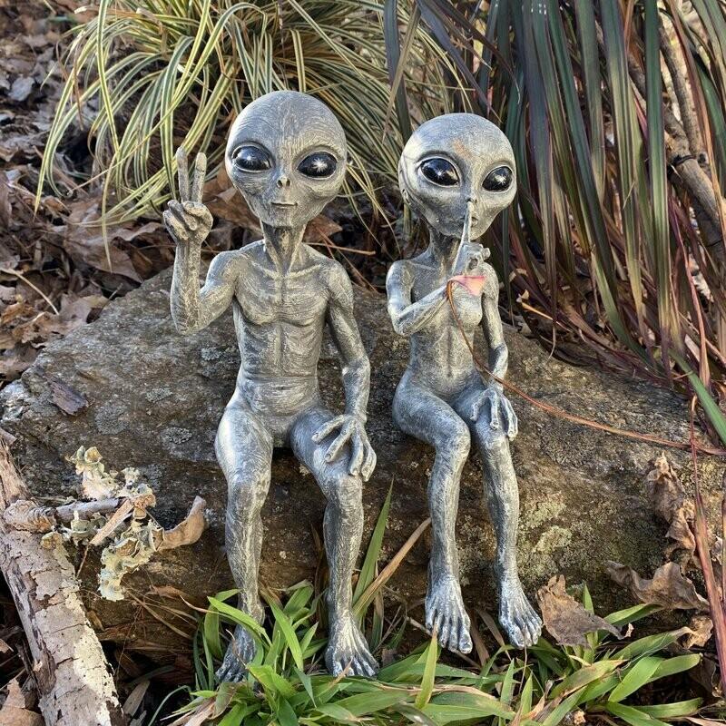 【Last Day 50% OFF】Outer space alien garden statue