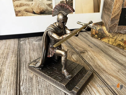 Roman commander statue desk decoration pen holder