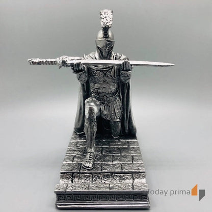 Roman commander statue desk decoration pen holder